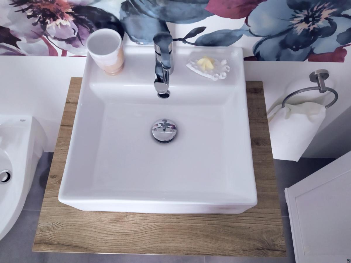 לינה וארוחת בוקר פורלצה Peonia 2 Posti Wi-Fi Ac Free Park Jacuzzi מראה חיצוני תמונה